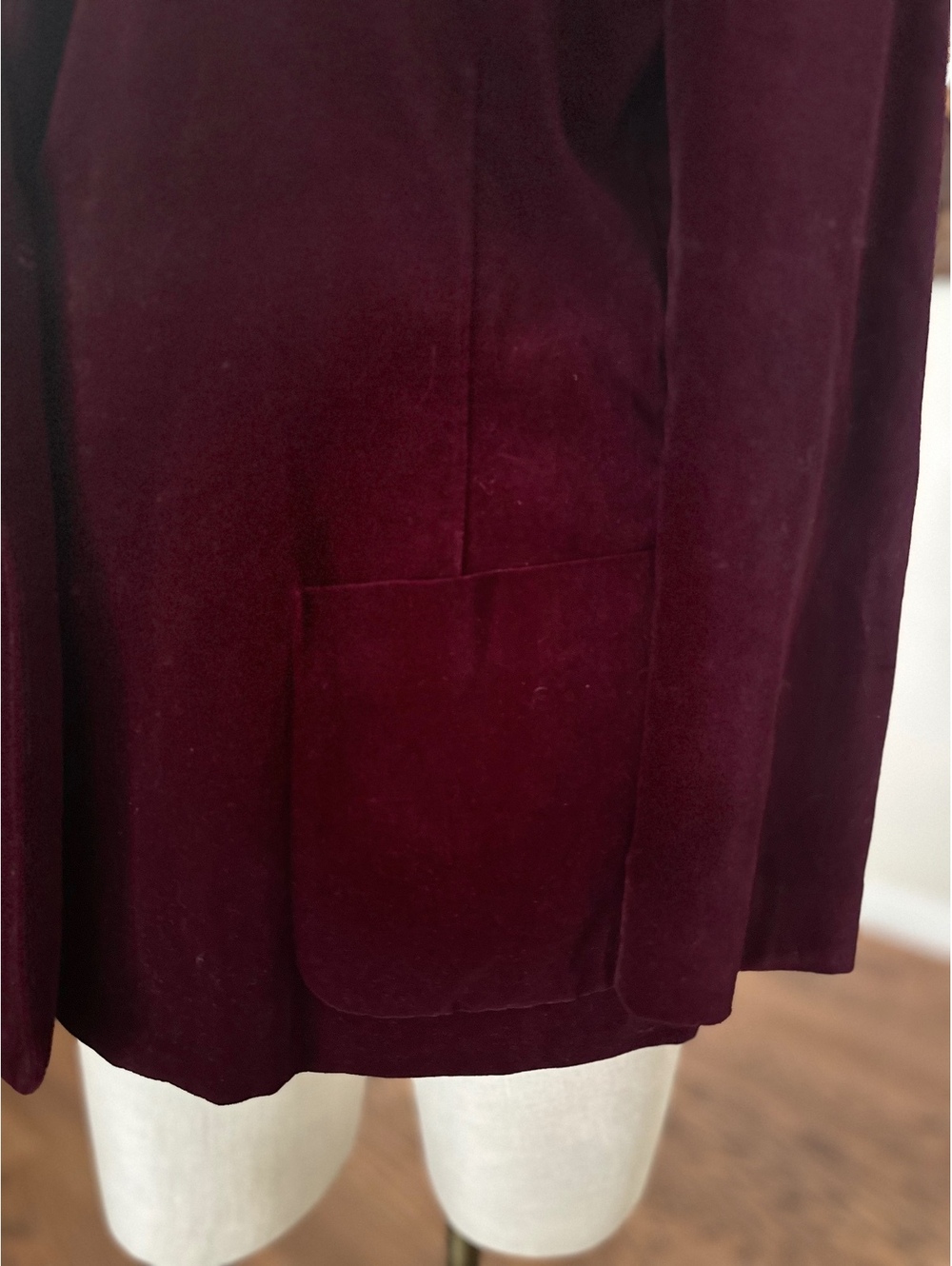 VTG 'The Fashion Place' Wine Color Velvet Blazer 2 Pocket 2 Button - Picture 4 of 8